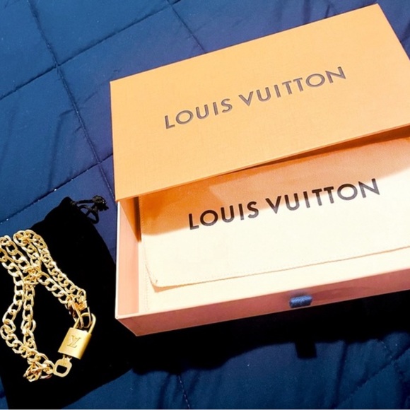 Auth Louis Vuitton Lock/Key plus chain - Picture 1 of 4